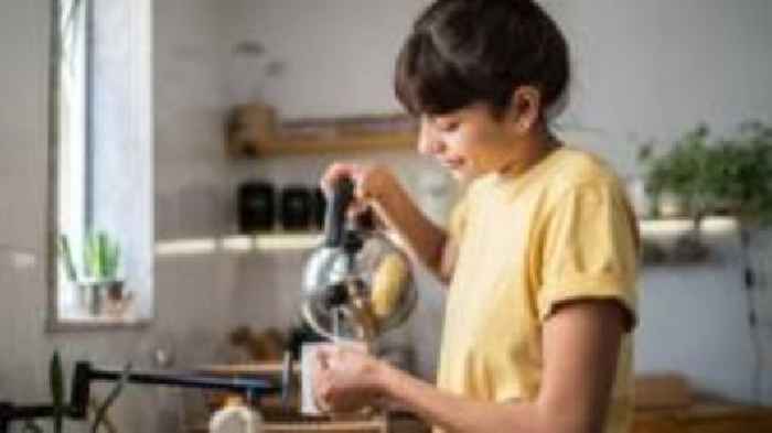 People urged to fix energy bills as prices fall