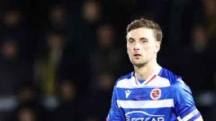 Reading midfielder Wing signs three-year deal