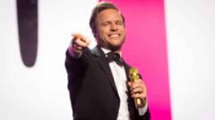 Olly Murs cancels gigs to rest voice after Glasgow walk-off