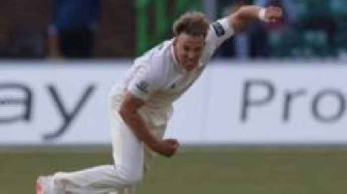 Lancashire on back foot against Leicestershire