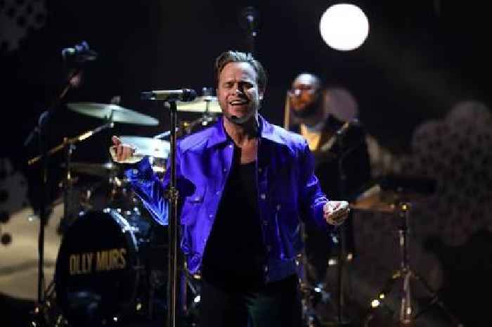 Olly Murs walks off stage after just 20 minutes and tells furious fans 'I'm sorry'