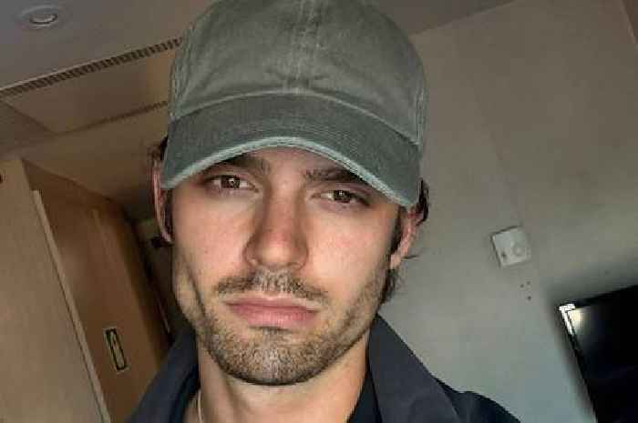 Women ask me to 'kidnap them and lock them up' because I look like a Netflix serial killer
