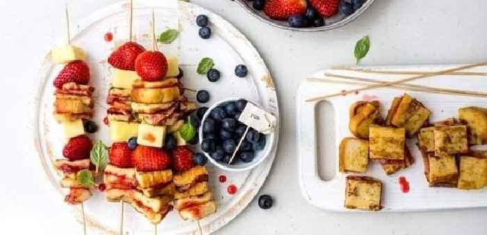 News24 | Banana, strawberry and bacon French toast skewers