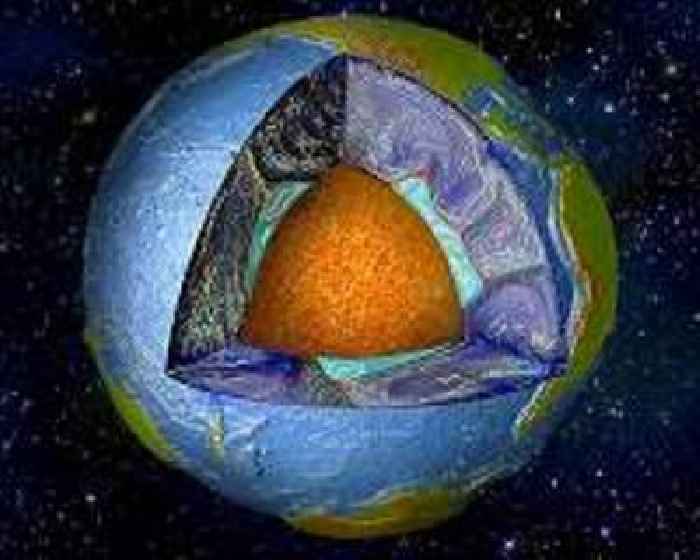 Deep mantle carbon flow influences diamond formation and craton stability