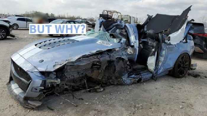 Crashed Ford Mustang Shelby GT500 for Sale, Muscle Car Wants To Evade the Crusher