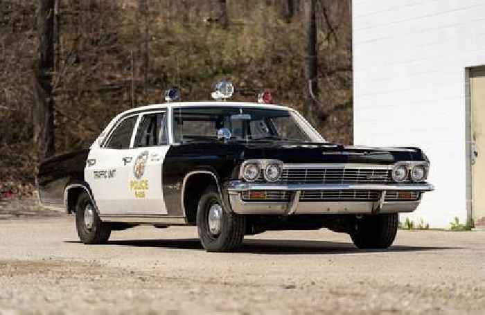 Police-Spec 1965 Chevrolet Impala Looks Like the Beginning of a Stunning Custom Build