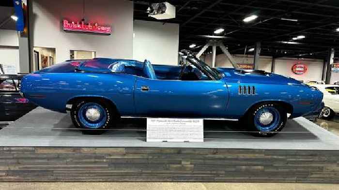 This 2.4 Million-Dollar 1-of-2 Hemicuda Convertible From 1971 Was a Drag Racer When New