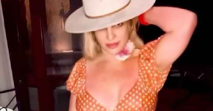 Britney Spears Apologizes After Flight Attendant Got Her in Trouble for Smoking a Cigarette on Plane: 'She Didn't Like Me'