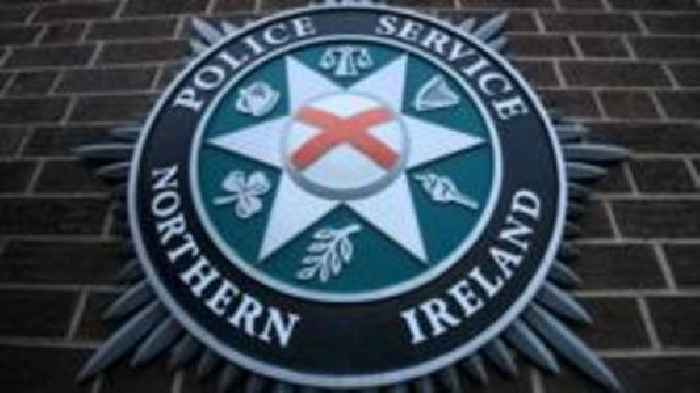 Arson arrest after man 'threatened with knives'