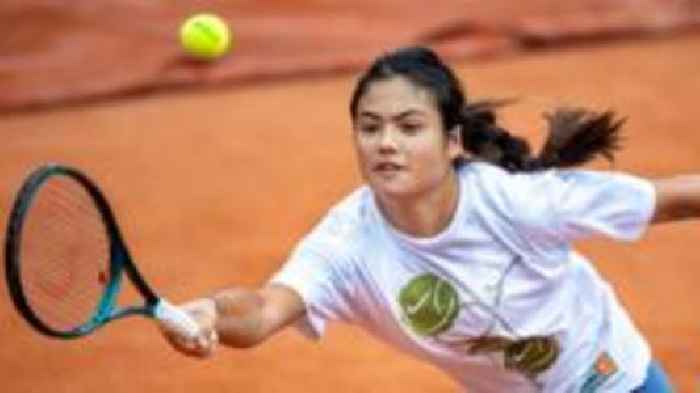 Raducanu 'not 100%' but fights needle phobia to make French Open