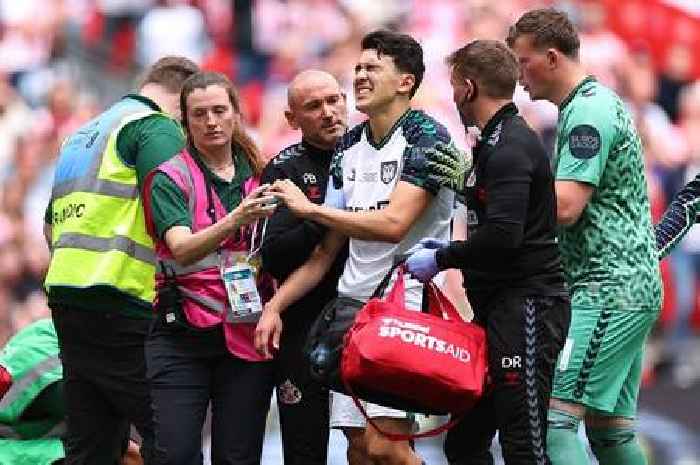 Sunderland star given oxygen after horror injury against Sheffield United