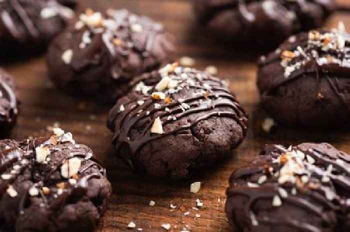 Make 'healthier' chocolate cookies with 3 ingredients — no eggs, dairy or flour