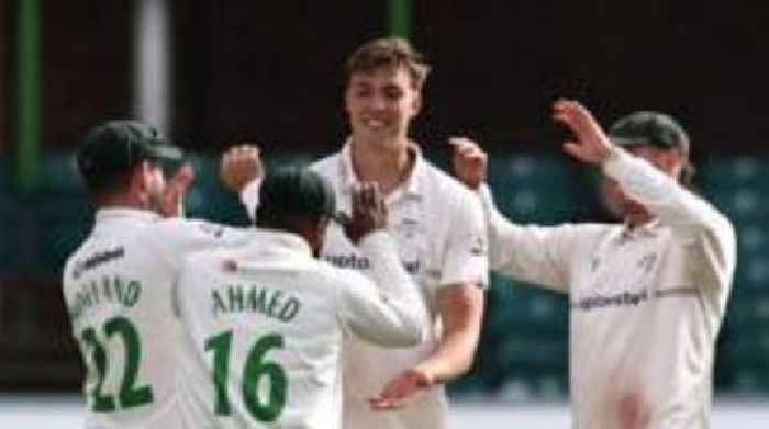 Leaders Leicestershire thrash lacklustre Lancashire
