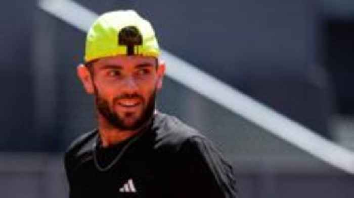 Another Slam, another big name - GB's Fearnley faces Wawrinka on French Open day two