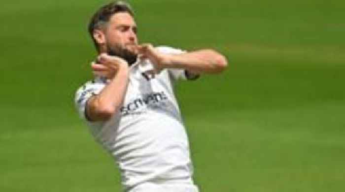 Rain saves Pears against Warwickshire at New Road