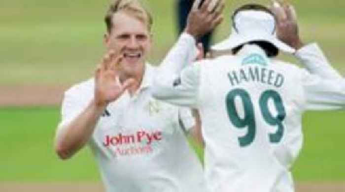 Leaders Notts beat rain to seal win over Yorkshire