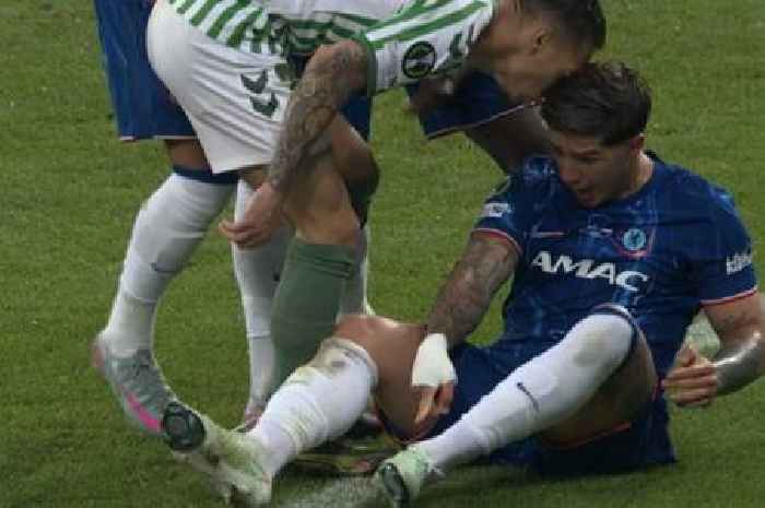 Man Utd flop Antony has 'moment of madness' and 'headbutts' Chelsea's Enzo Fernandez