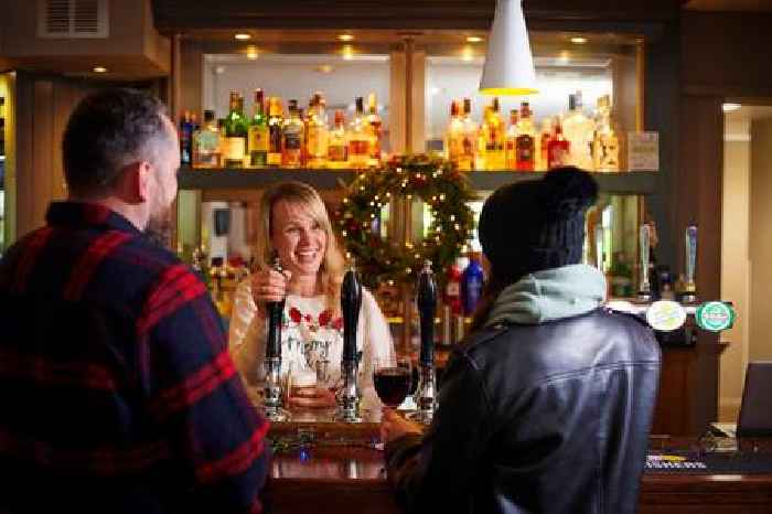 Spending in pubs surges as Brits flock to beer gardens
