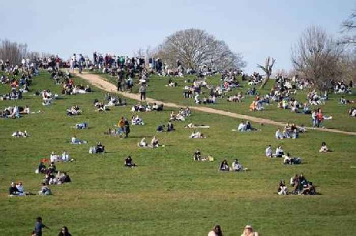 UK 'mini heatwave' maps on exact day and time temperatures set to soar to 24C