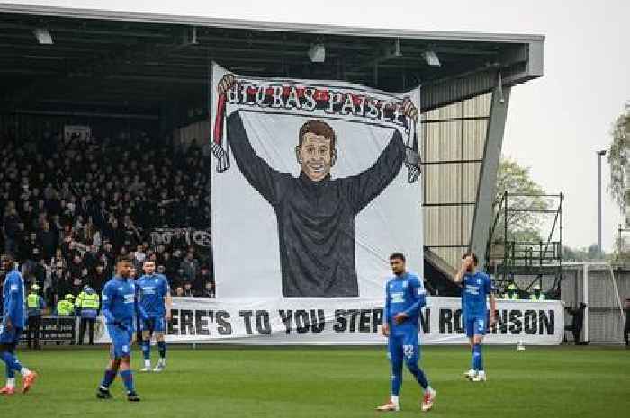 Fans are 'brilliant' says Stephen Robinson as he praises the Saints faithful