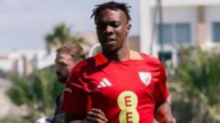 Wales give Kpakio, 18, first call-up for World Cup qualifiers