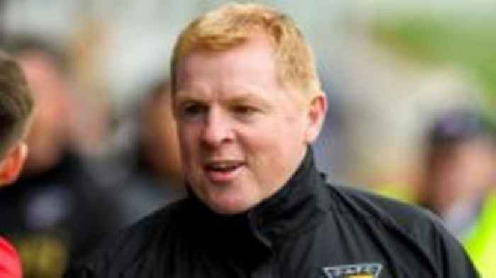 Lennon signs two-year deal to stay at Dunfermline