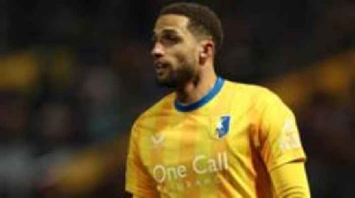 Striker Bowery signs new one-year Mansfield deal