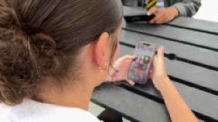 Thousands pledge to keep children smartphone-free