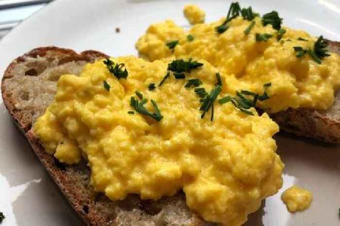 Make 'perfectly light and fluffy' scrambled eggs in 75 seconds without a frying pan