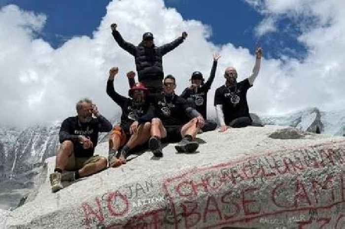 Wales rugby star Jonathan Davies climbs Everest as he ticks off 'bucket list' adventure
