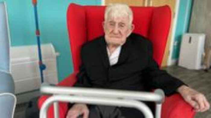 UK's oldest WW2 veteran receives freedom honour