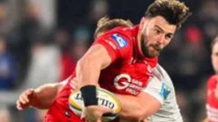Wales centre Williams signs new Scarlets contract