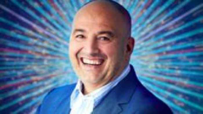 Wynne Evans yn cadarnhau ei fod yn gadael BBC Cymru