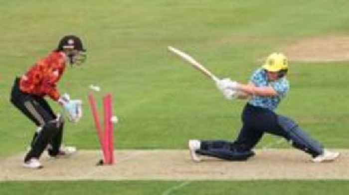 Bears and Blaze tie as Hampshire and Surrey get off to winning starts
