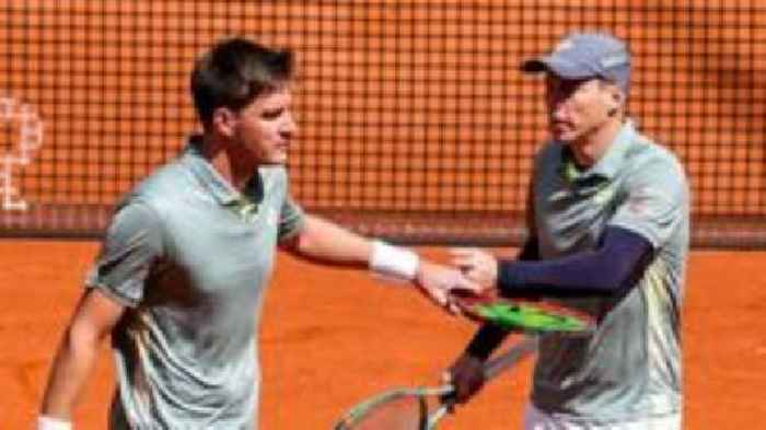 Patten beats Fearnley as Britons progress in doubles