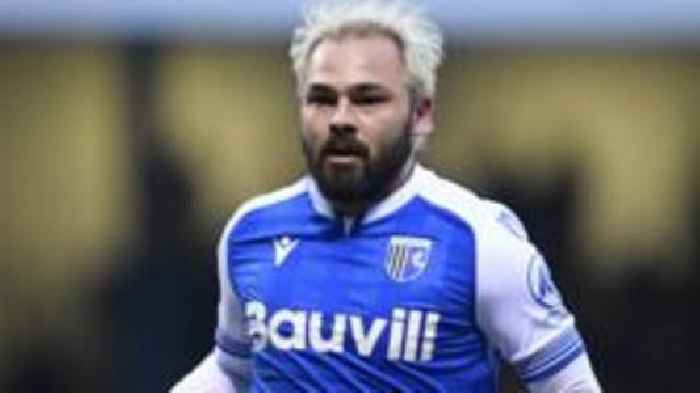 Dack signs new one-year deal with Gillingham