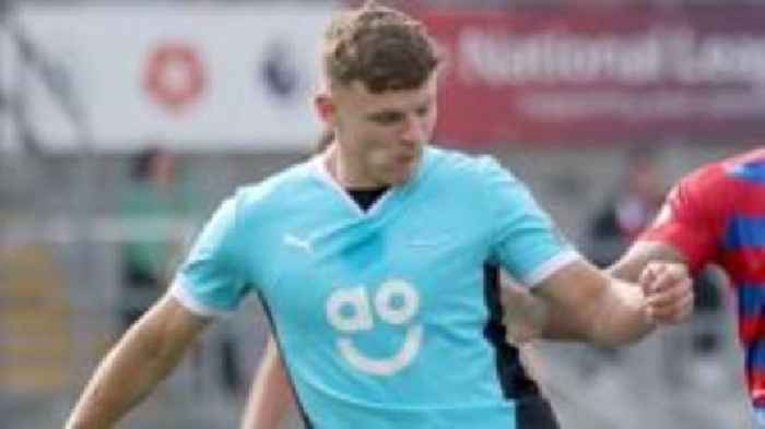 Carlisle sign prolific Robins striker Linney