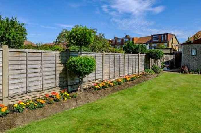 Homeowners can tell which fence is theirs with this simple observation
