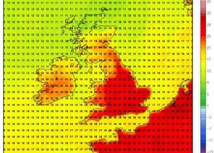 Weather maps show when UK will be hit by 29C 'mini-heatwave'