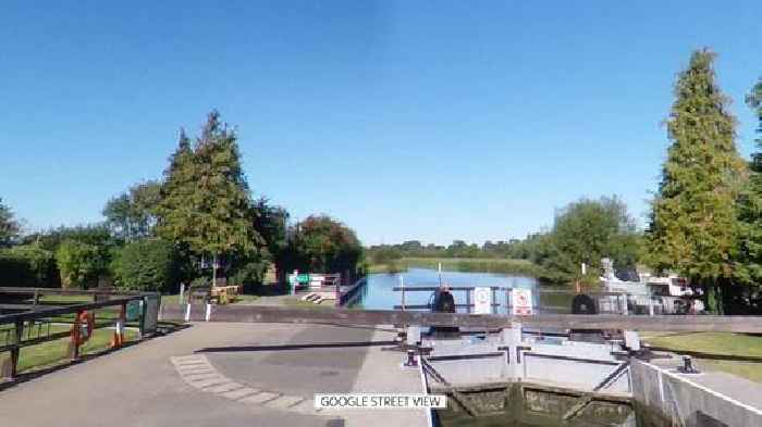 Nine injured after boat fire on River Thames