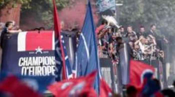 PSG hold parade to mark Champions League victory