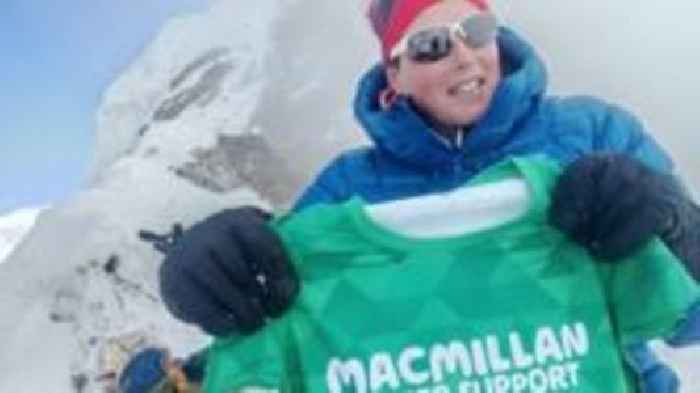 Woman with terminal cancer completes Everest race