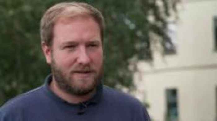 Council deputy leader survives no confidence vote