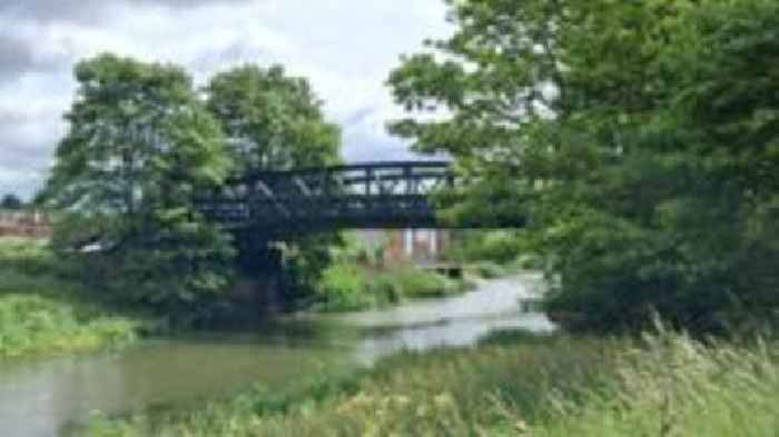 Residents call for 'eyesore' bridge to be reopened
