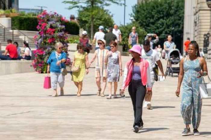 Met Office issues UK heatwave update with chances 'twice as likely'