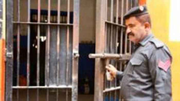 More than 200 inmates escape Pakistan jail after earthquake