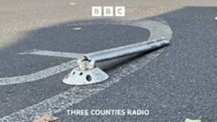 Leighton Buzzard bollard and Jilly’s broken face