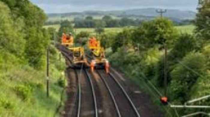 Fallen tree halts Glasgow to London train journeys