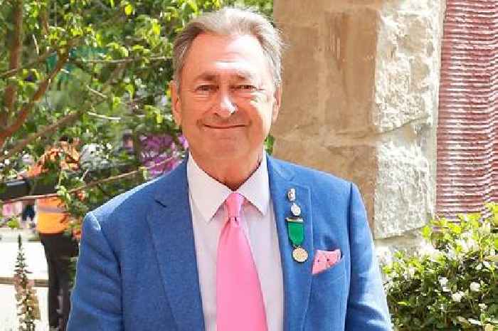 Alan Titchmarsh's simple three-step formula creates perfect planters