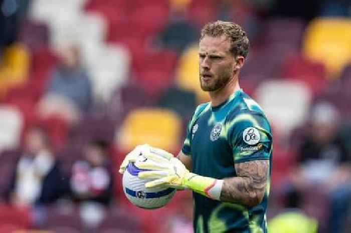 Mark Flekken completes move to Bayer Leverkusen from Brentford